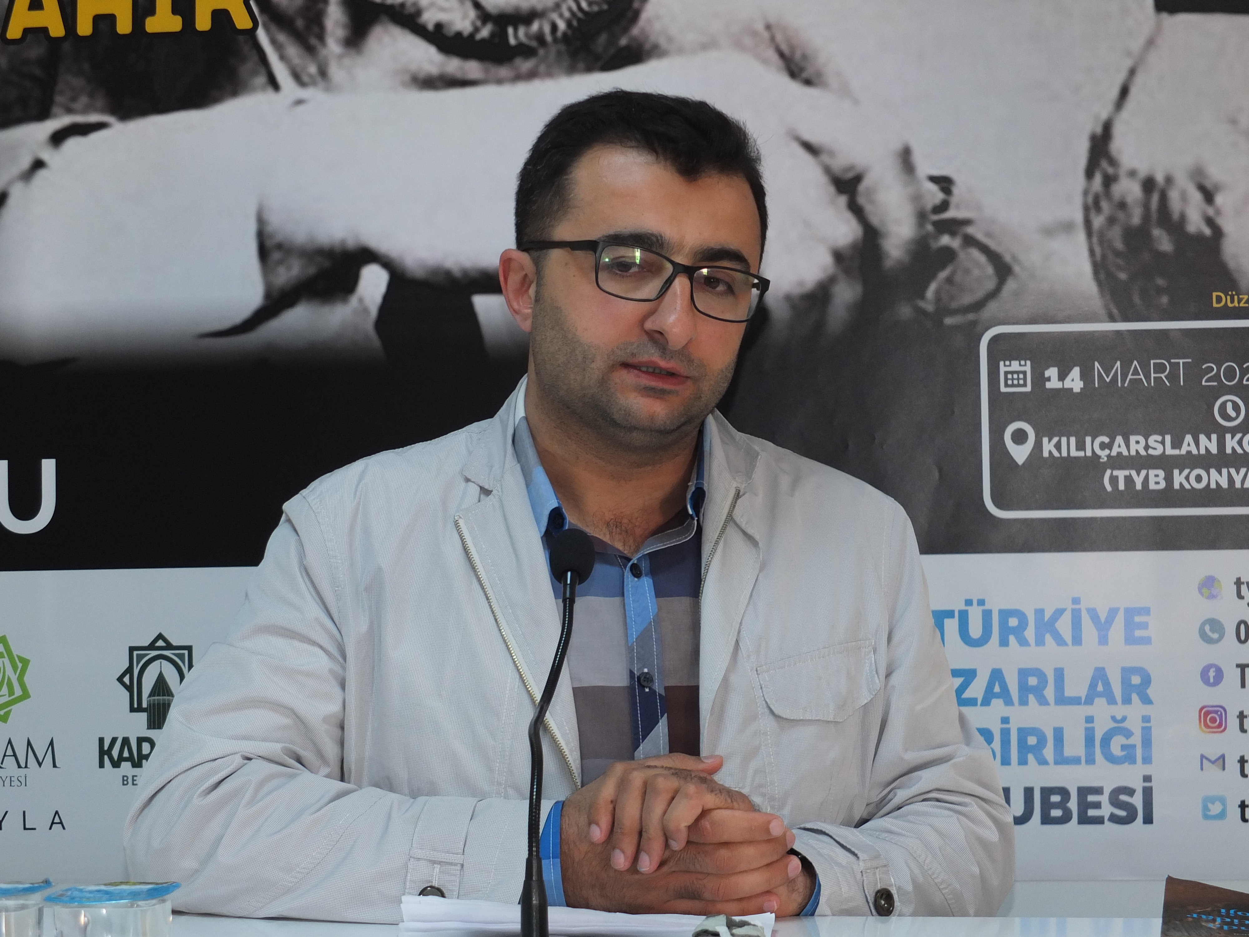 Türkiye Yazarlar Birliği Konferansında konuşan Doç. Dr. Somuncu KEMAL TAHİR RESMİ TARİHE MUHALİF BİR AYDINDI.