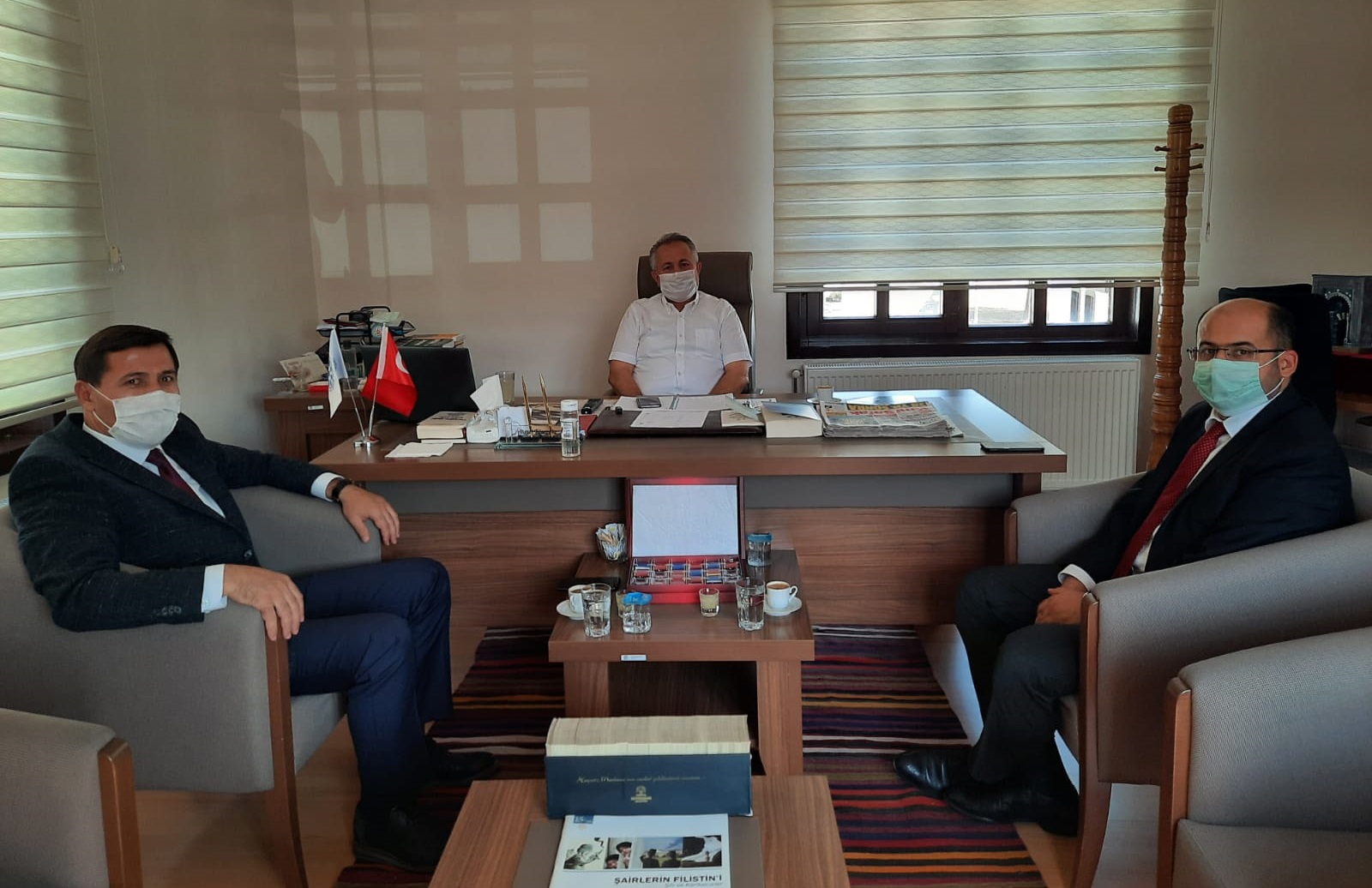 Karatay Belediye Başkanı Hasan KILCA ve Türkiye Yazarlar Birliği Konya Şube Başkanı Ahmet KÖSEOĞLU TYB'de bir araya geldiler.