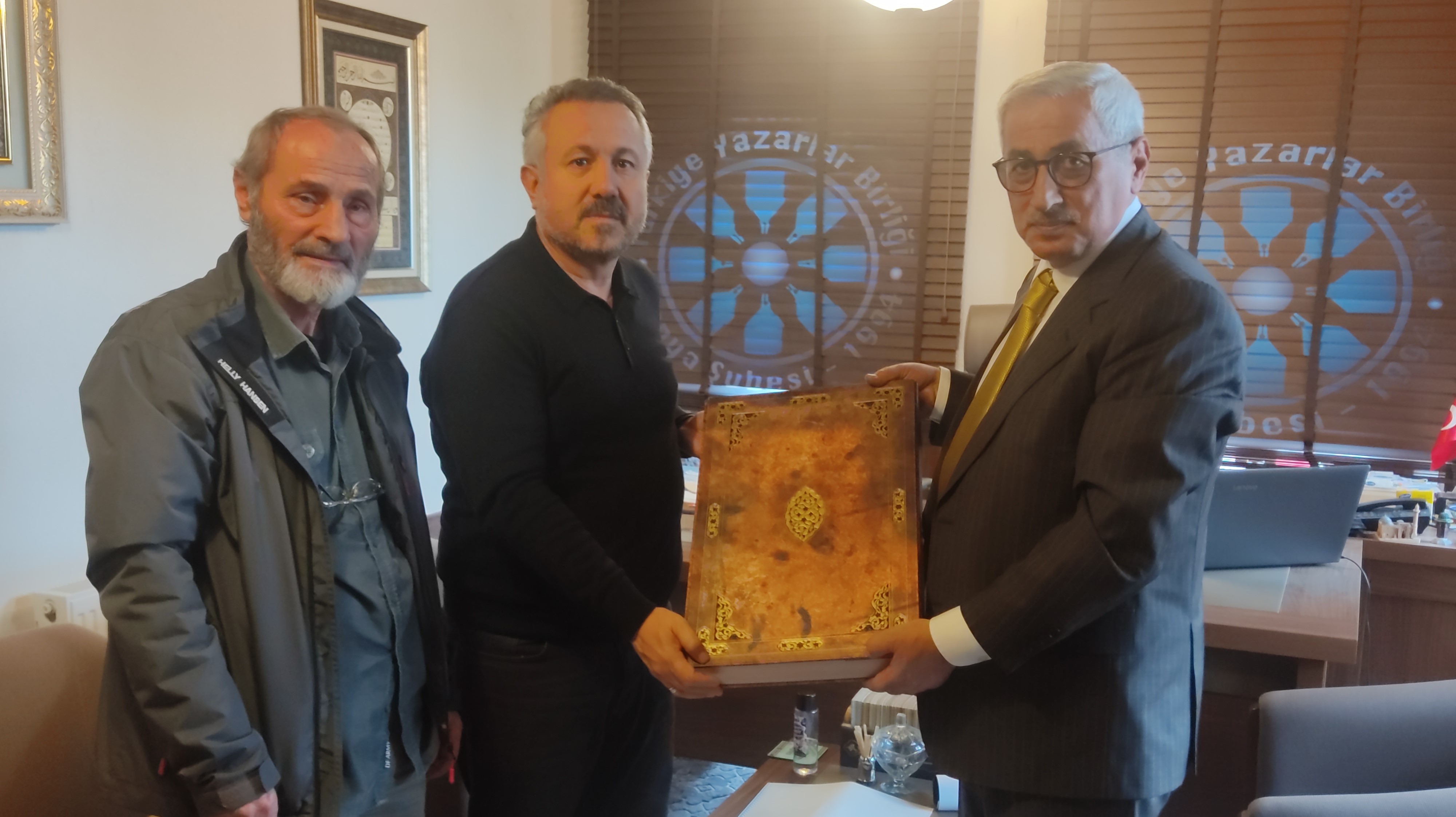 Konya İl Kültür ve Turizm Müdürü Abdüssettar Yarar, TYB Konya Şubesi'ni yeni yerinde ziyaret etti.