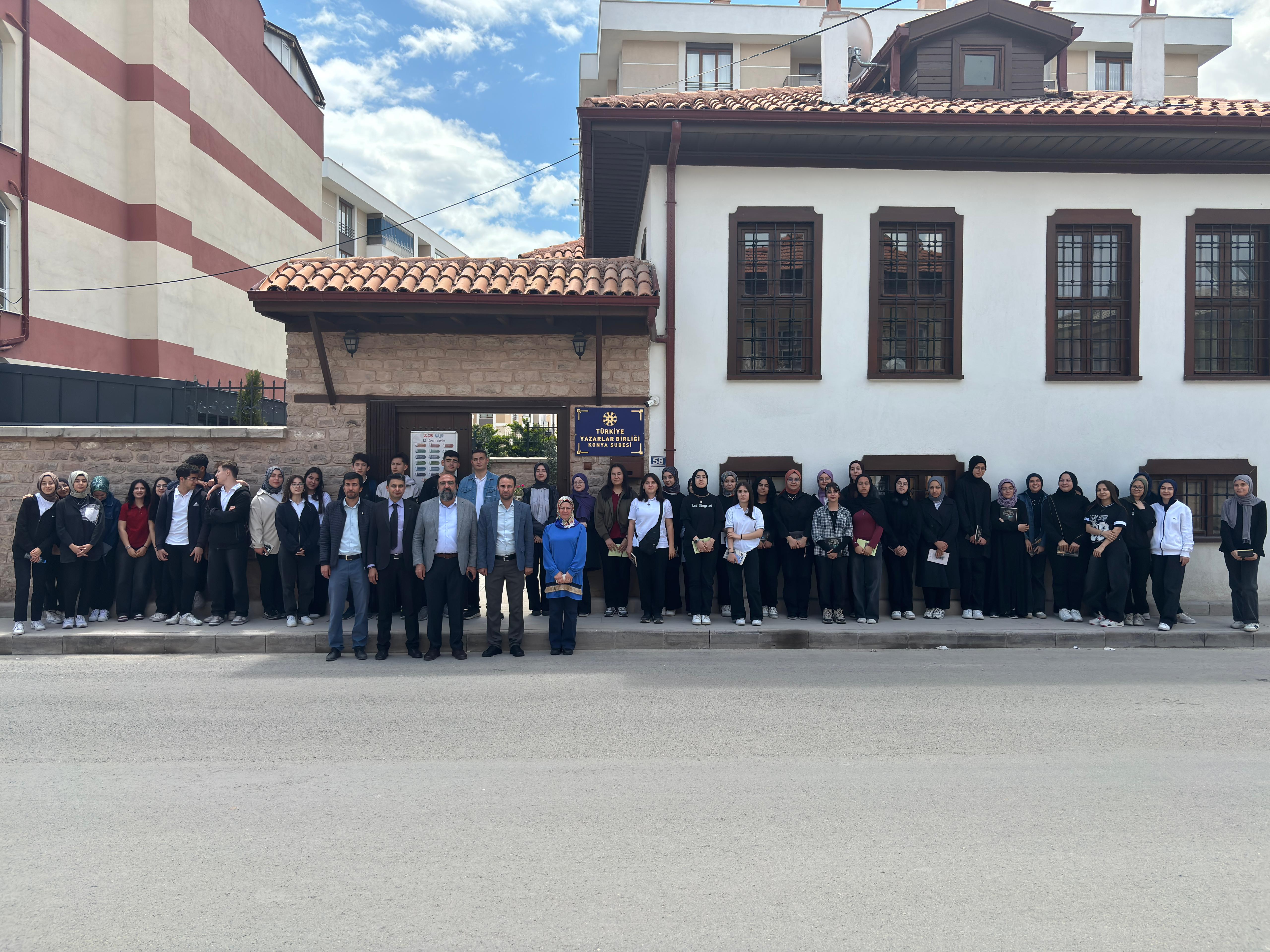"Geleceğin Yazarları Yazarlarla Buluşuyor" projesi devam ediyor.