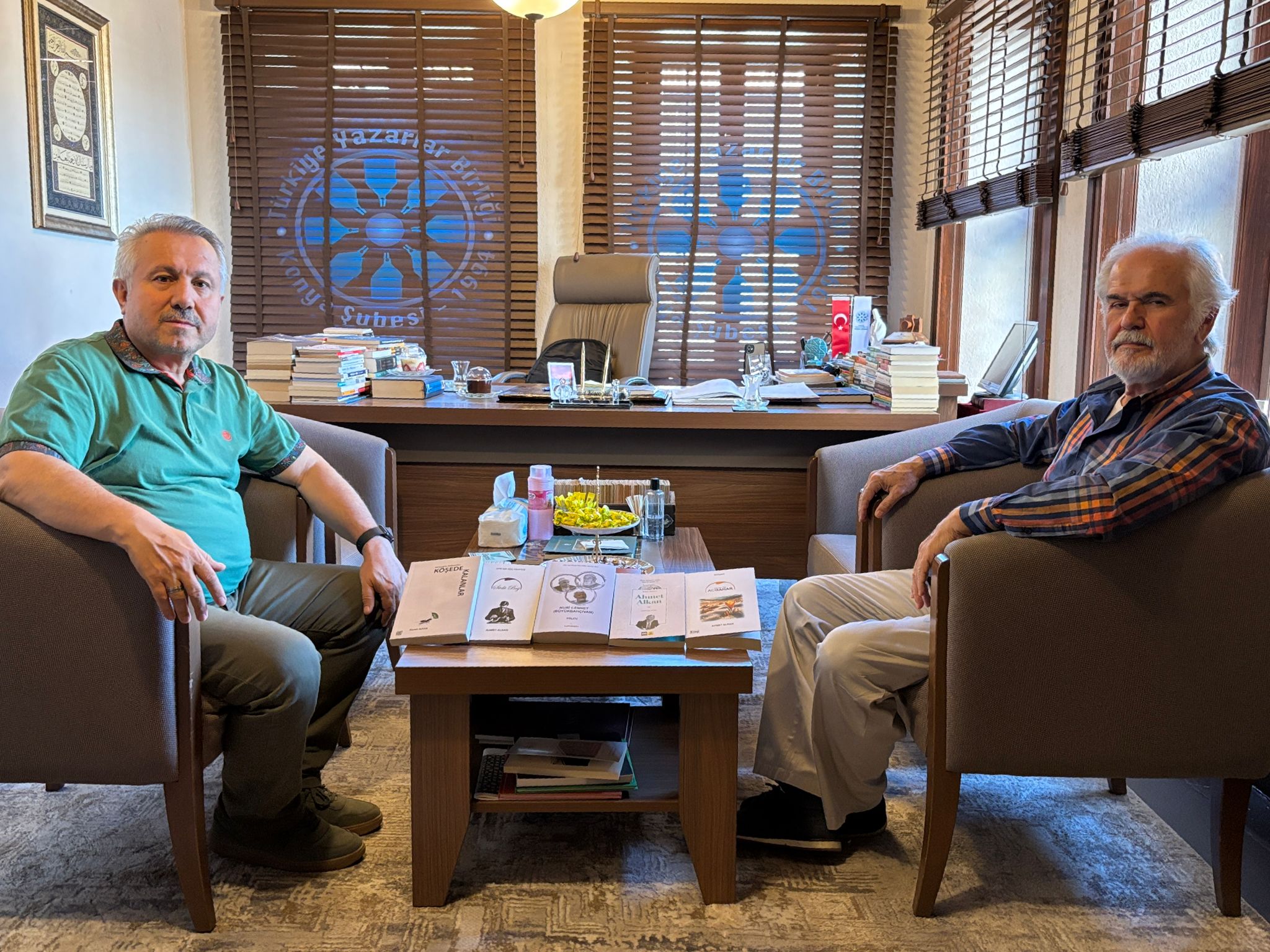 Prof. Dr. Ahmet Alkan’dan TYB Konya Şubesi’ne Beşi Bir Yerde Hediye