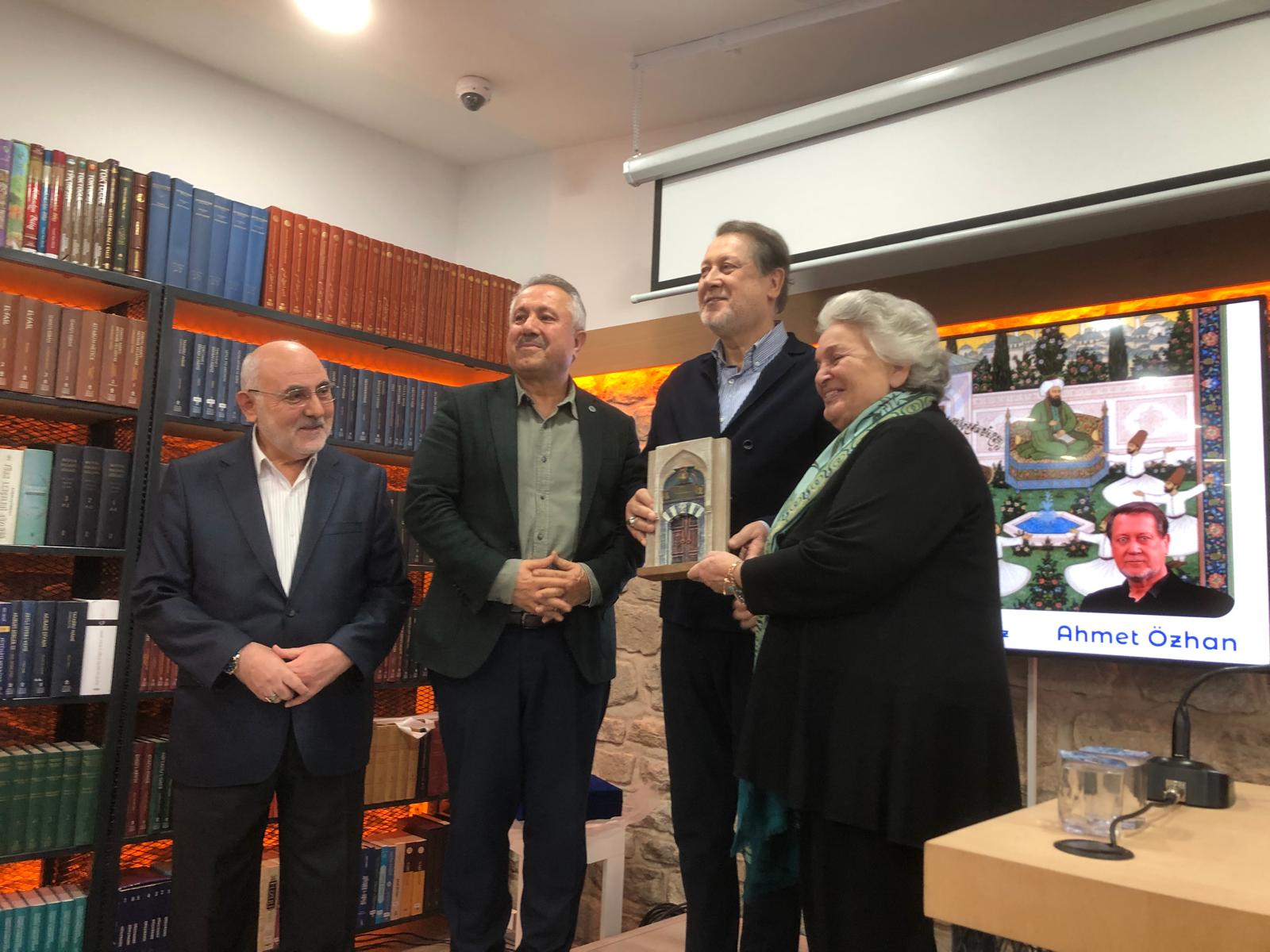 KONYALILAR ADINA AHMET ÖZHAN’A ANLAMLI TAKDİM