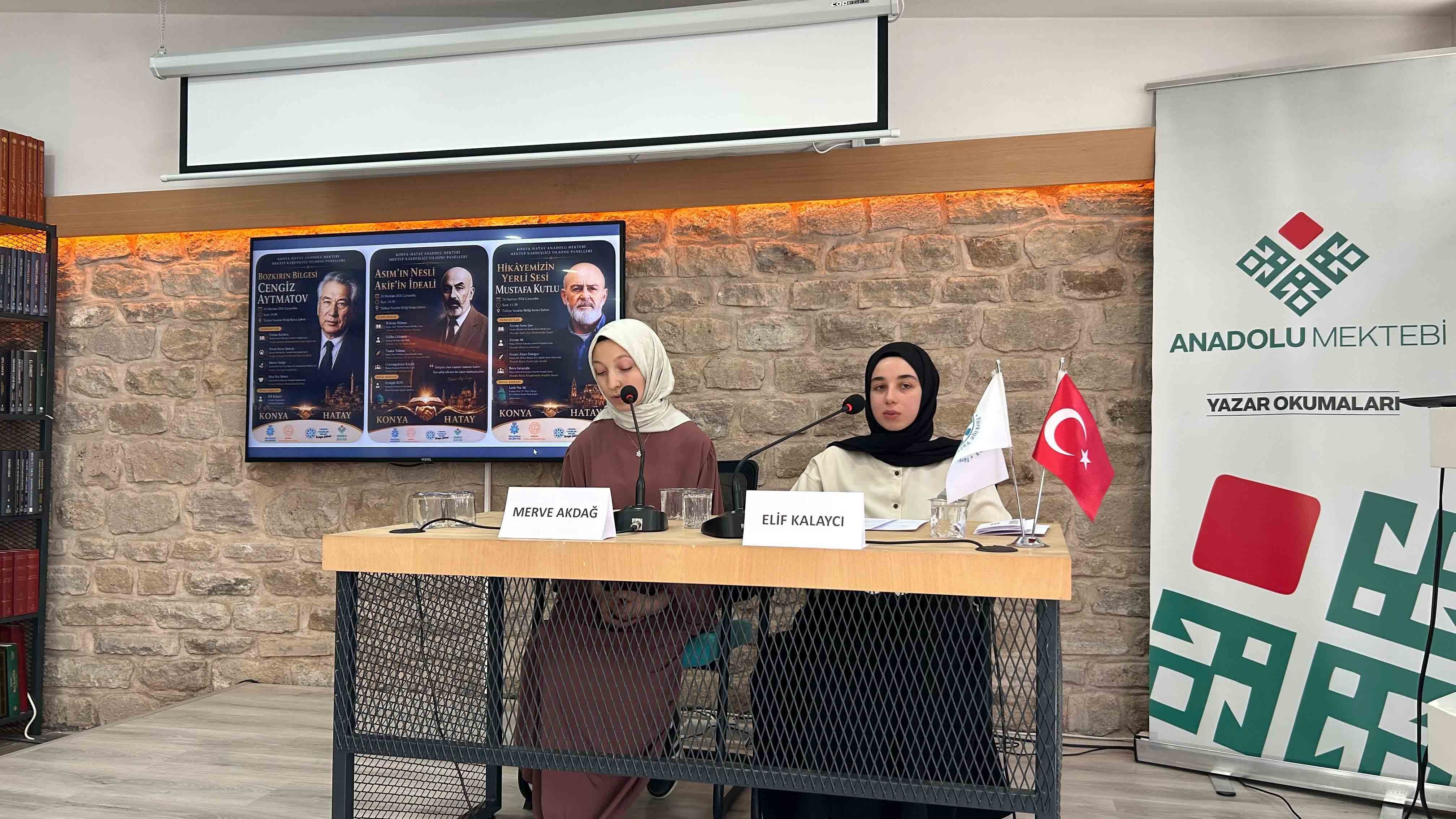 KONYA VE HATAY ARASINDA KÜLTÜR KÖPRÜSÜ: ANADOLU MEKTEBİ YILSONU PANELLERİ TYB KONYA’DA GERÇEKLEŞTİRİLDİ