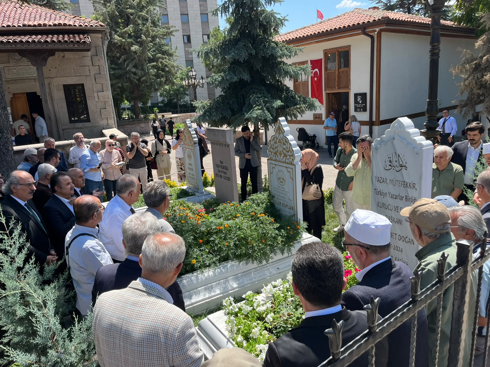 D. Mehmet Doğan vefatının 2. yıl dönümünde dualarla anıldı