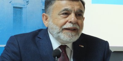 TYB’DE KÜTÜPHANELER KONUŞULDU KİTAPLAR İMZALANDI