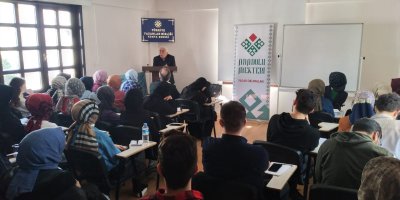 Türkiye Yazarlar Birliği Konya Şubesi binamızda devam eden 1. Yazarlık Atölyesi derslerinin bu haftaki hocası şair-yazar İbrahim DEMİRCİ idi.