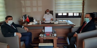 Karatay Belediye Başkanı Hasan KILCA ve Türkiye Yazarlar Birliği Konya Şube Başkanı Ahmet KÖSEOĞLU TYB'de bir araya geldiler.