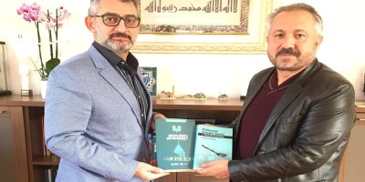 Türkiye Yazarlar Birliği Konya Şubesi yönetim kurulu üyemiz Şener İşleyen sağlığına kavuşmuş vaziyette Yazarlar Birliğimize ziyarete geldi.