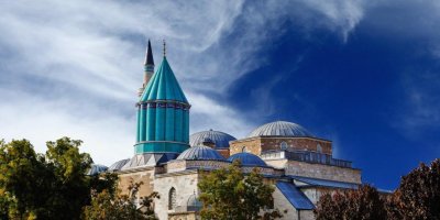 Türkiye Yazarlar Birliği Konya Şubesi Başkanı Ahmet Köseoğlu’nun 10. Mevlânâ Şiir Şöleni programı açılış konuşması metnidir.