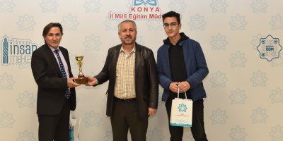 SAFAHAT'TAN ŞİİR OKUMA YARIŞMASINDA DERECEYE GİREN ÖĞRENCİLER ÖDÜLLENDİRİLDİ