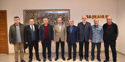 Türkiye Yazarlar Birliği (TYB)Konya Şubesi başkanı ve Yönetim Kurulu Üyeleri, Selçuklu Belediye Başkanı Ahmet Pekyatırmacı'yı ziyaret etti.