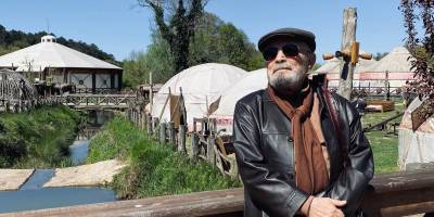 Türk dünyası mimarlar ve mühendisler birliği, Türk Dünyası Bilgelik Asasını bu yıl mimar Kamil Uğurlu’ya verdi. 